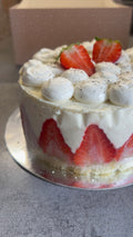 Fraisier composé de deux génoise, une crème mousseline et des fraise fraiche