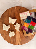 Kit biscuits à peindre Papillons – Les Folies Gourmandes de Judy – biscuits artisanaux à décorer

Biscuits en forme de papillons et fleurs à peindre avec palette de peinture alimentaire

Activité gourmande et créative pour enfants – Kit biscuits Papillons artisanal

Coffret pâtisserie enfant – kit biscuits à peindre avec pinceau et palette comestible